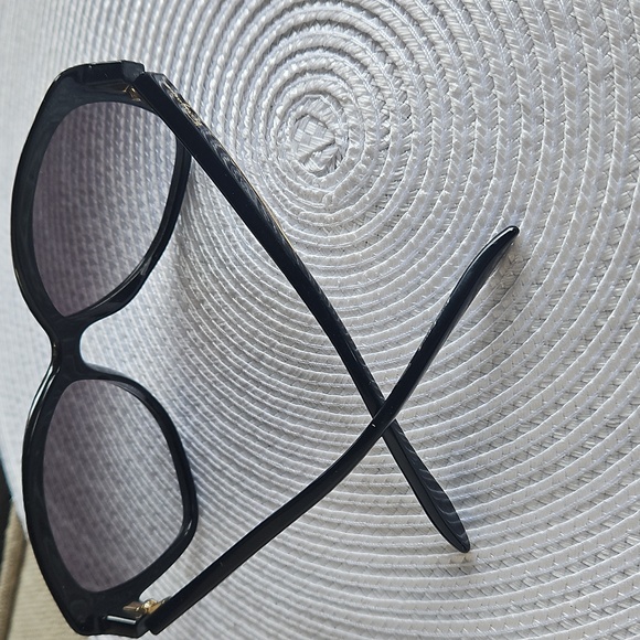 Salvatore Ferragamo Black Sunglasses - EUC Full Inclusion - Picture 4 of 12